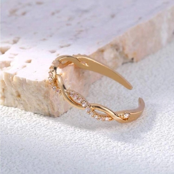 GOLD CUBIC ZIRCONIA TWIST CUFF RING - Picture 2 of 4
